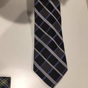 5/$25 Michael Kors Black & Blue Reg width tie